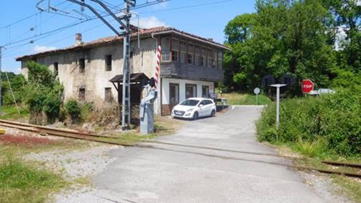 Paso a nivel de Parres