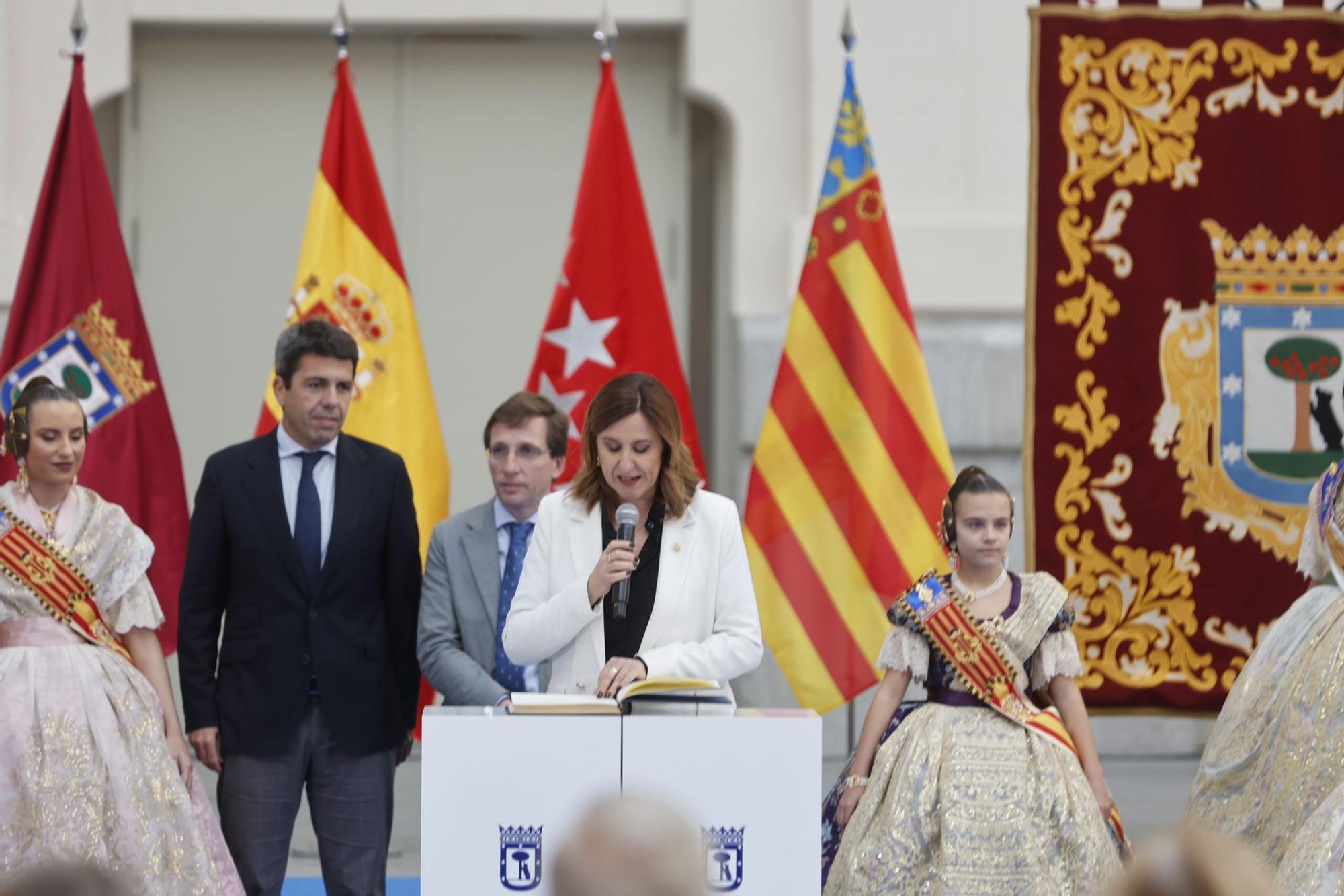 Las mejores imágenes de la recepción a las falleras en el Ayuntamiento de Madrid