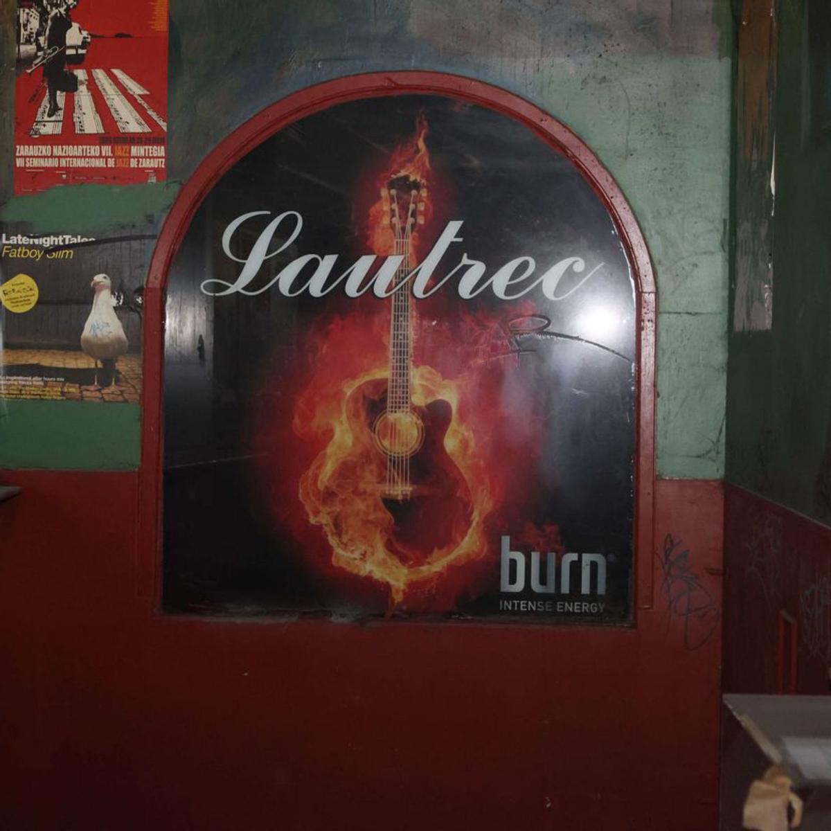 El logo del bar Lautrec, en una de las paredes. | Iago López