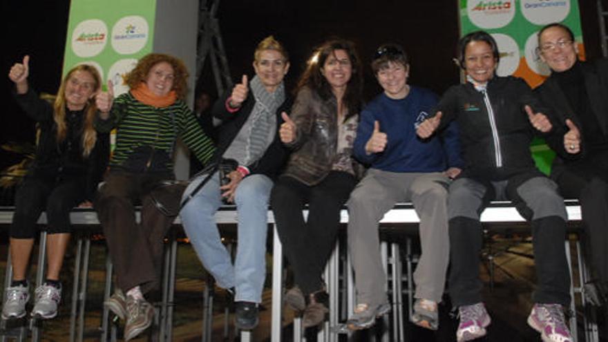 Varias de las participantes en la Transgrancanaria 2012, ayer, en la fiesta de la pasta. i JUAN CARLOS CASTRO