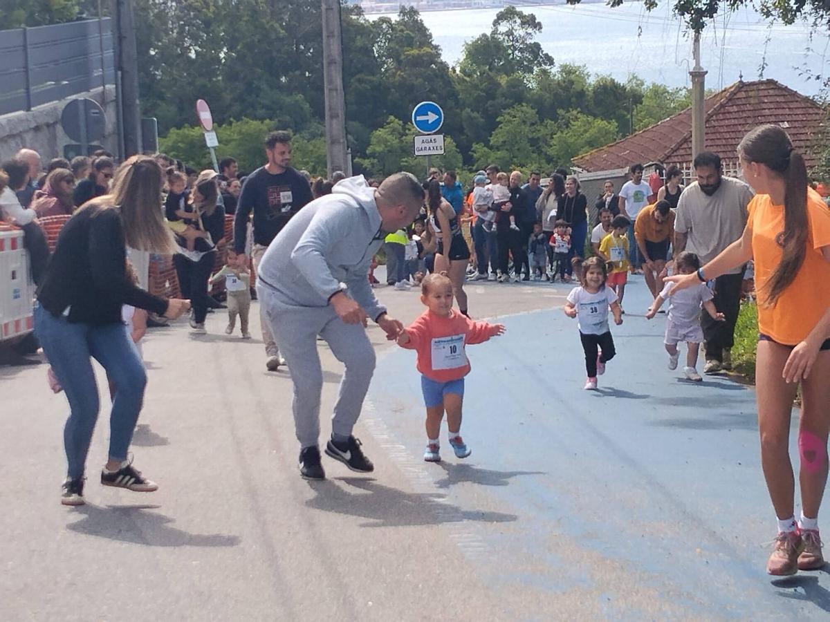 Corrieron en las inmediaciones del colegio por el Monte dos Remedios, conjugando deporte y naturaleza