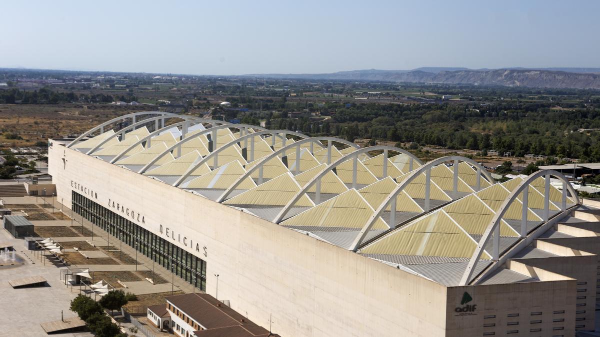 El tejado de la estación Delicias, en una imagen tomada desde Torre Zaragoza, este sábado.