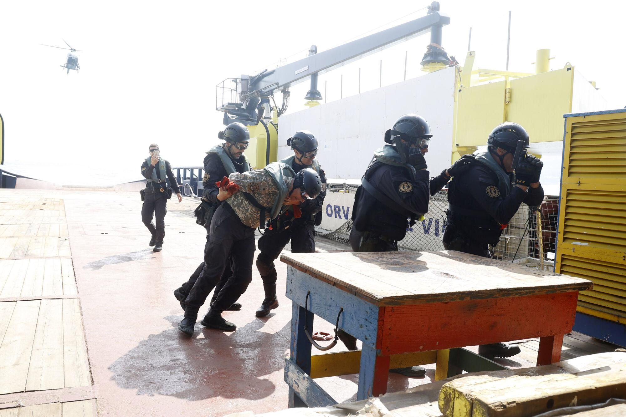 Ensayo de asalto en plena ría de Pontevedra