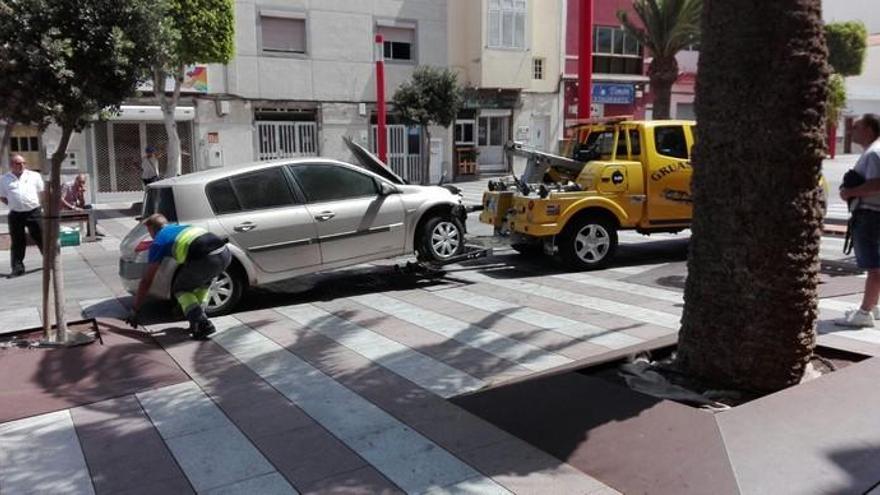 Arde un coche en Playa de Arinaga