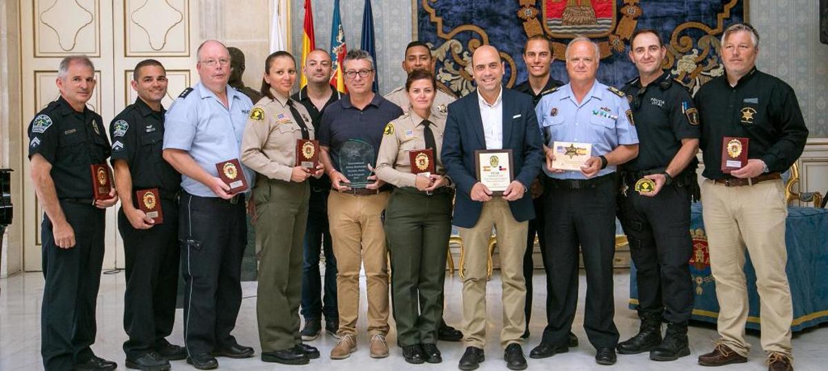 Ocho agentes de EE UU y Alemania se forman con la Policía Local de Alicante