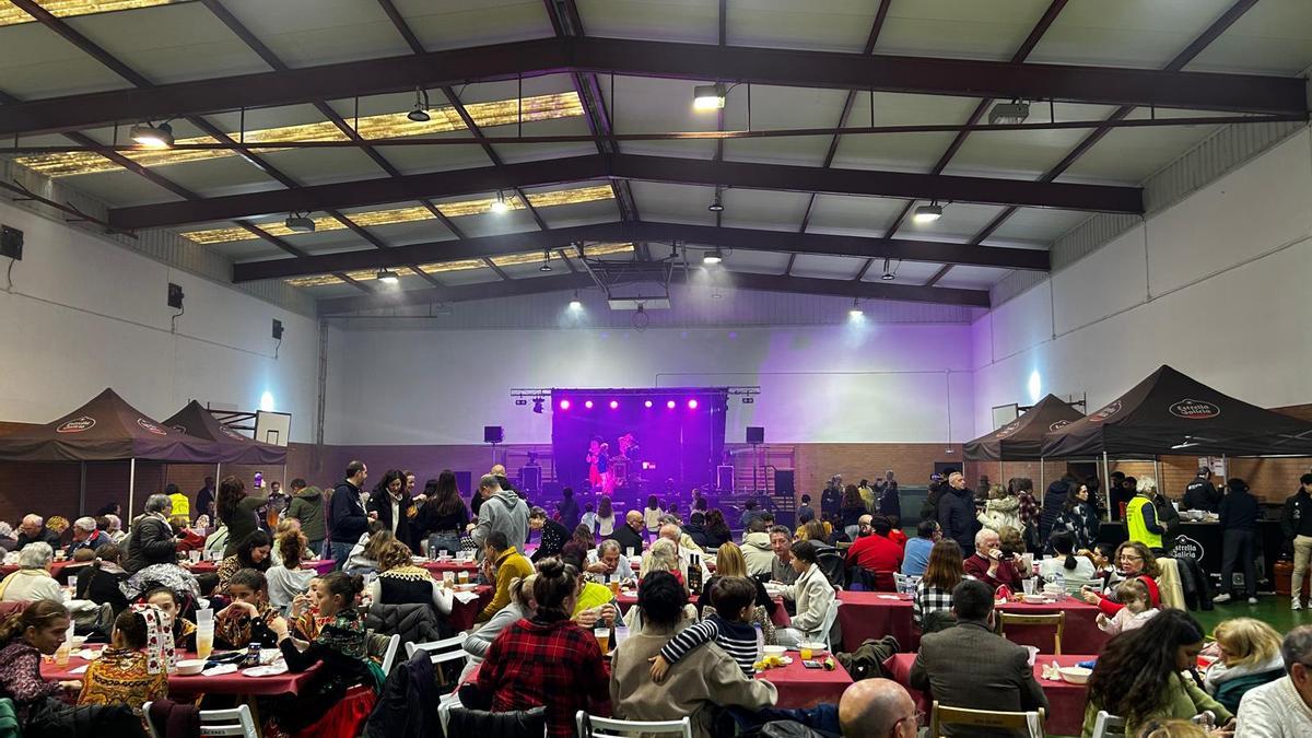 Gran participación en la I Convivencia Vecinal, celebrada en el pabellón de Moctezuma.