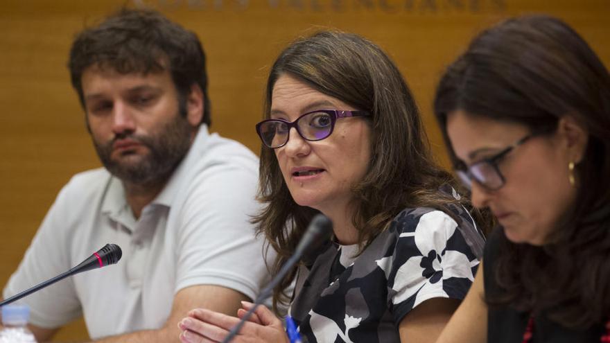 Mónica Oltra, en la comisión de las Corts.