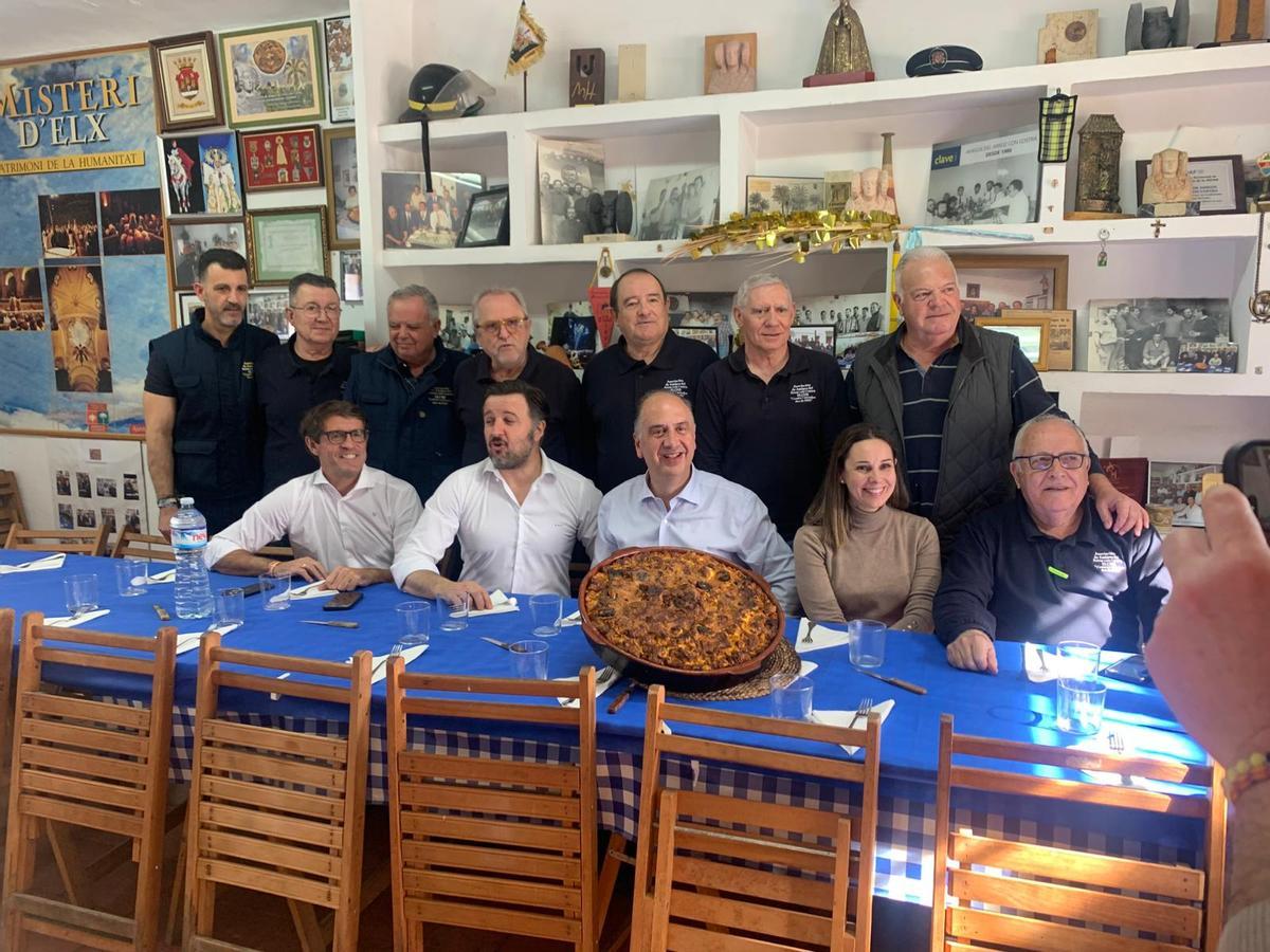 El conseller Valderrama, el alcalde Ruz y el diputado Navarro fueron los invitados a la cita de los Amigos del Arroz con Costra