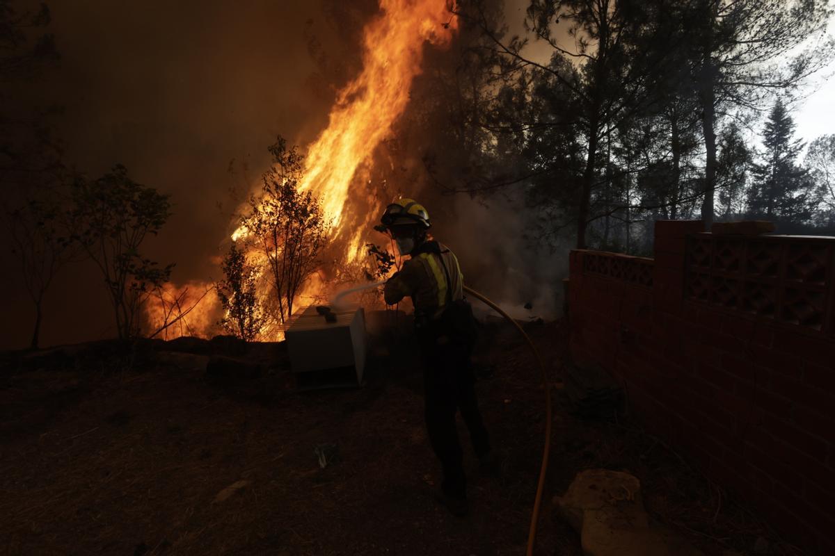 El incendio en El Pont de Vilomara, en imágenes