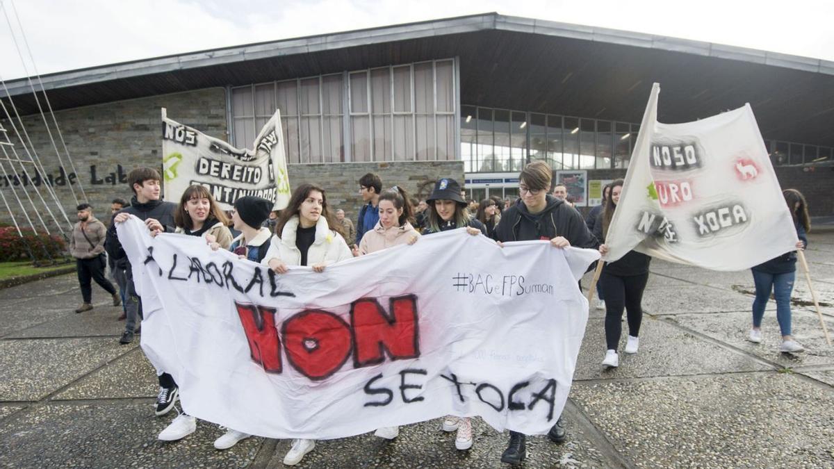 Protesta contra la supresión de Bachillerato en la Laboral, en enero de 2020.   | // CASTELEIRO/ROLLER AGENCIA