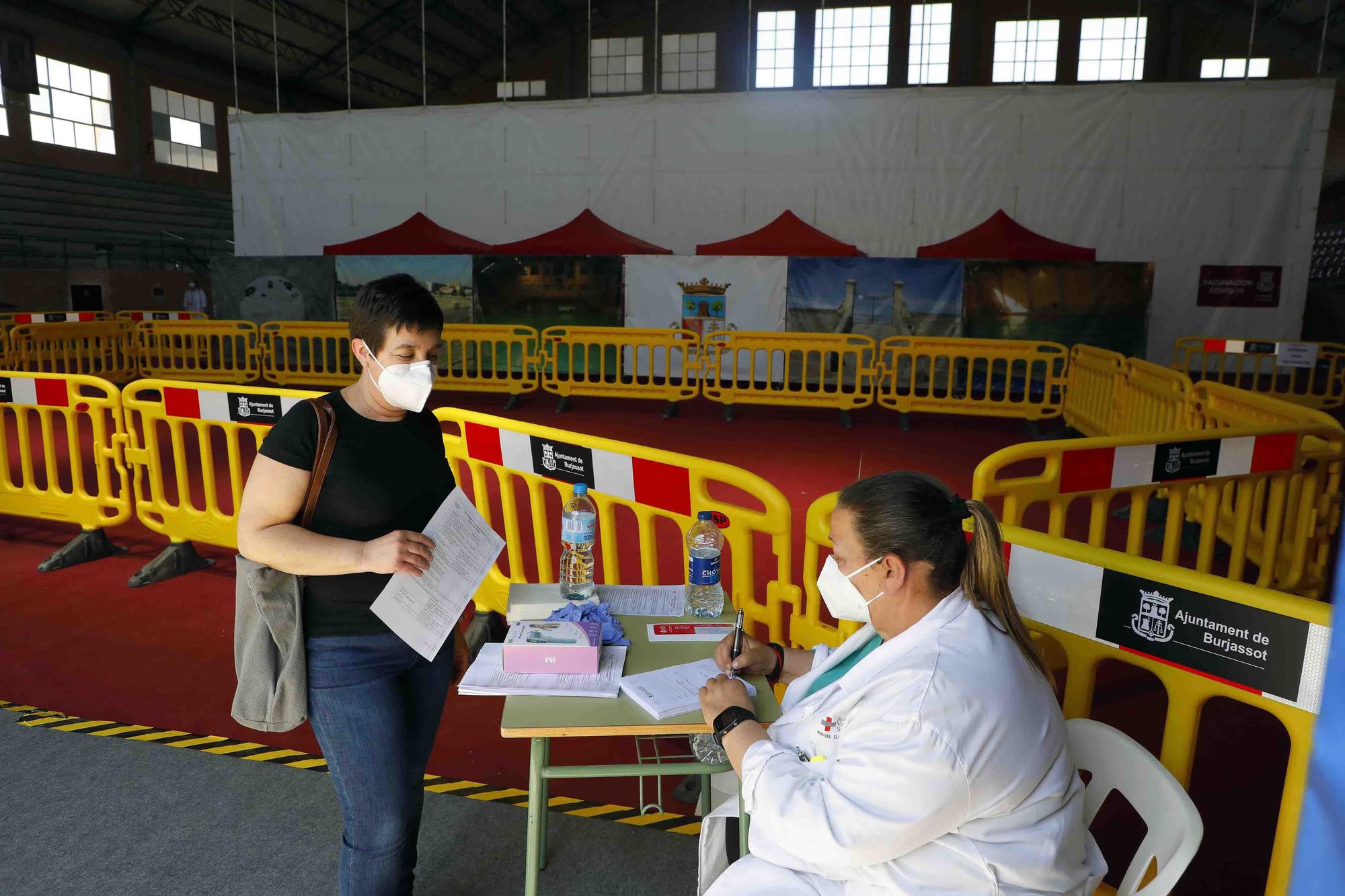 Vacunaciones en el Pabellón Municipal de Burjasot