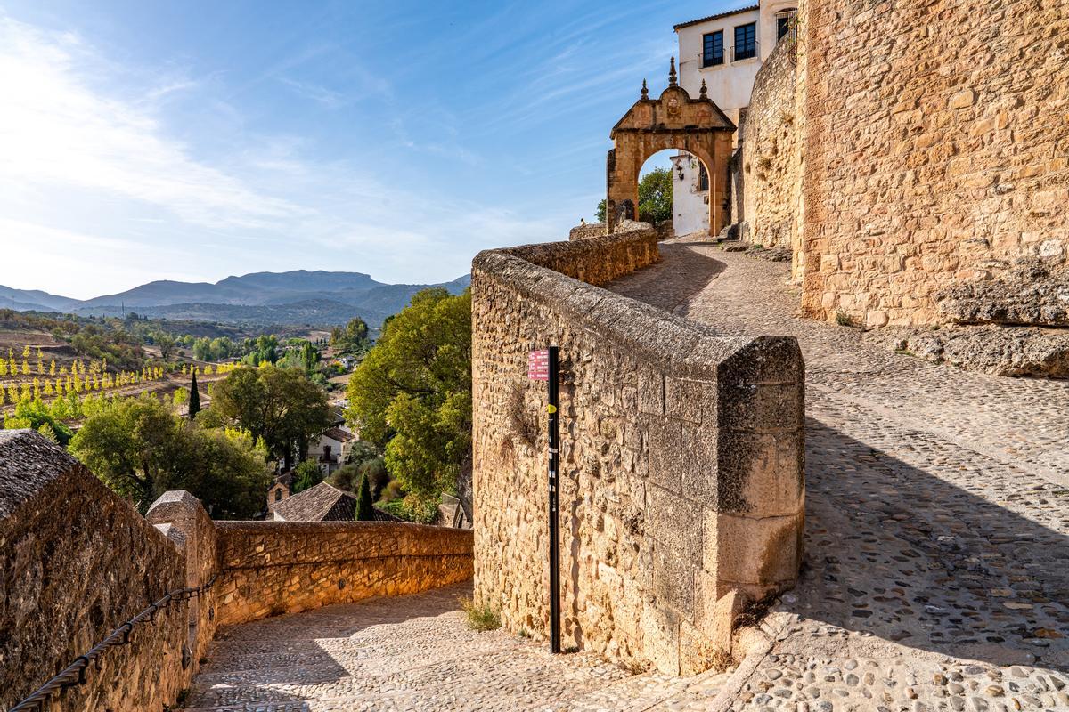 Uno de los accesos a Ronda desde el Puente Nuevo