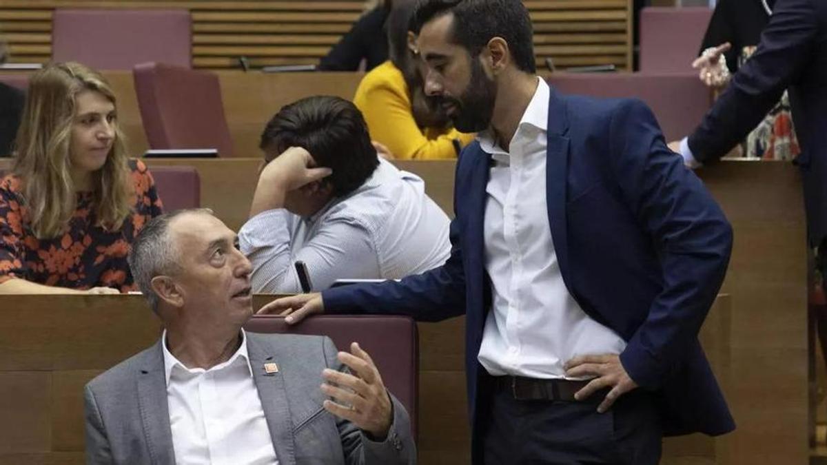 Los síndics de Compromís y PSPV hablan antes del Debate de Política General en las Corts valencianas.