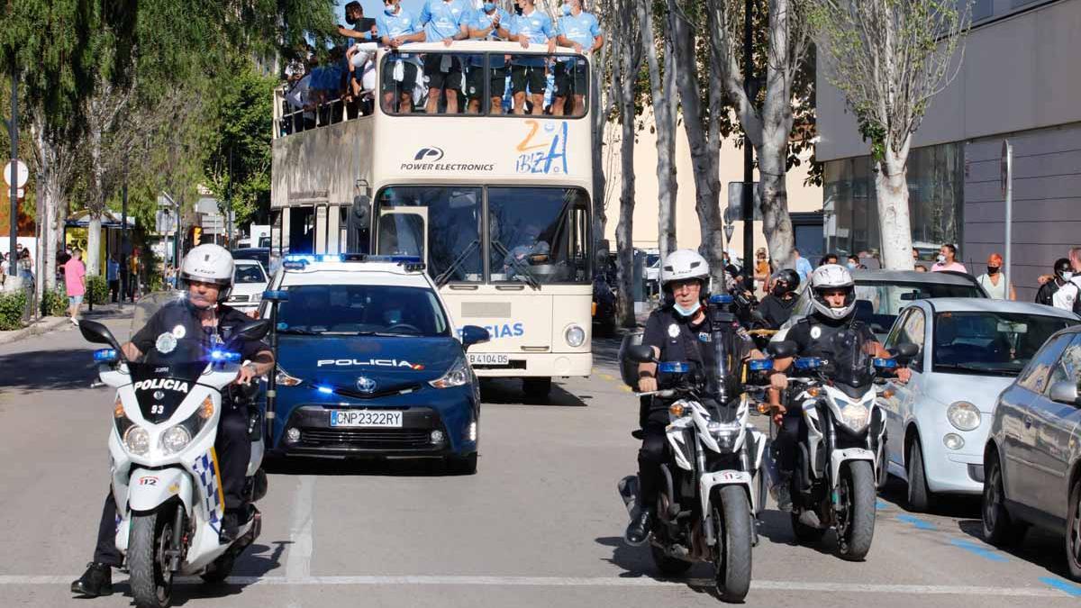 Imágenes de la celebración en casa de la UD Ibiza