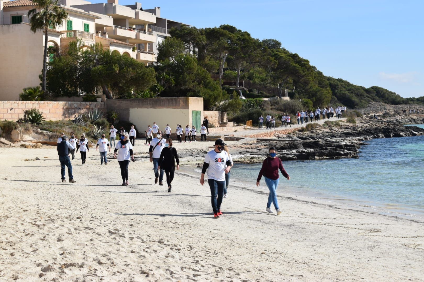 Marcha reivindicativa en la Colònia de Sant Jordi exigiendo un plan de rescate para el sector turístico