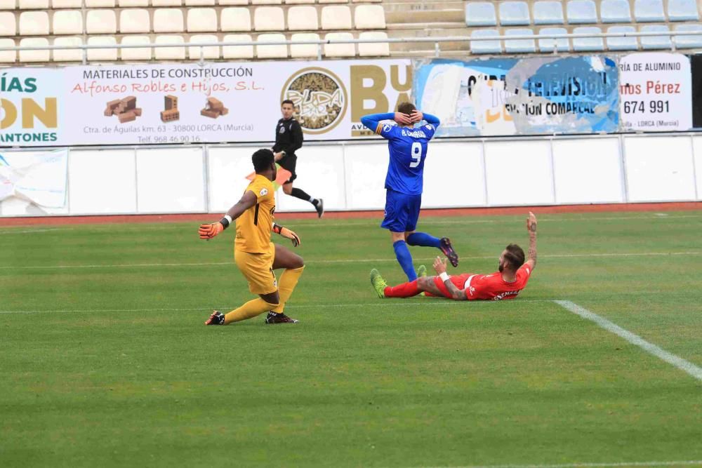 El Lorca Deportiva mejora su imagen pero cae goleado