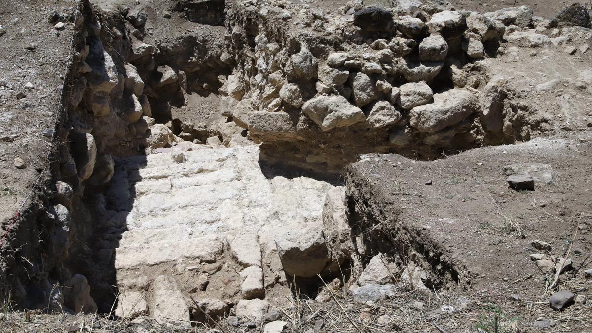 Trabajos arqueológicos en la Plaza de Armas de Medina Azahara