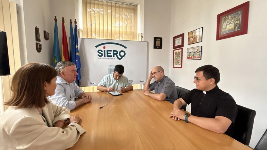 Siero firma su convenio con Cáritas de San Martín de La Carrera por 3.600 euros