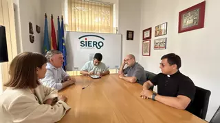 Siero firma su convenio con Cáritas de San Martín de La Carrera por 3.600 euros