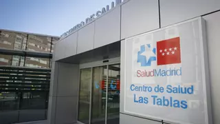 Crece el número de médicos de familia que eligen centros de salud públicos madrileños tras su residencia pero solo llegan a la mitad de plazas ofertadas