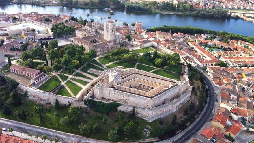 Vista aérea del entorno de la Catedral y el Castillo de Zamora.