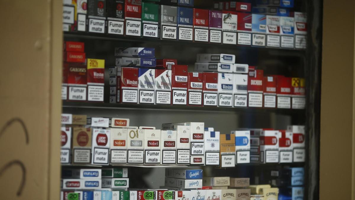 Homogeneizar los paquetes de tabaco pone en peligro 1.200 empleos en Canarias
