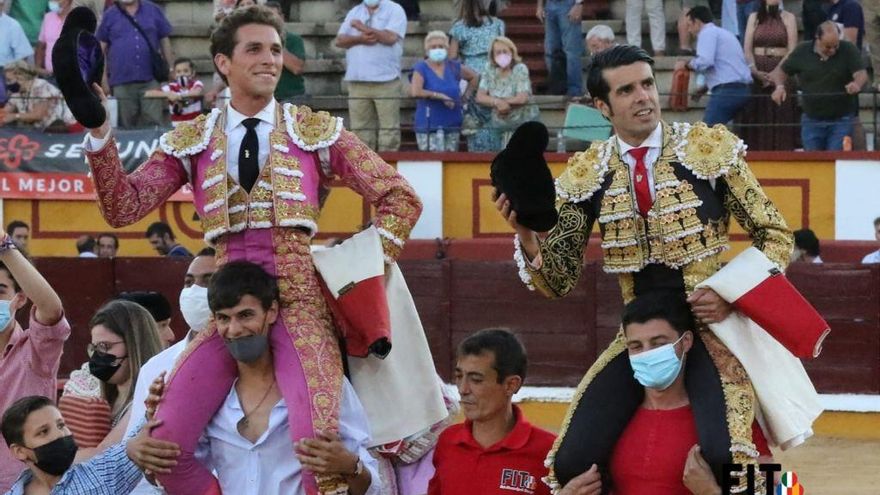 Ginés Marín y Emilio de Justo, a hombros ayer en Badajoz