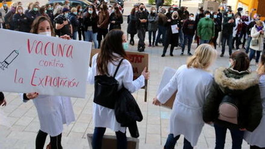 Més d&#039;un centenar de sanitaris reclamen a Girona una &quot;sanitat 100% pública&quot;