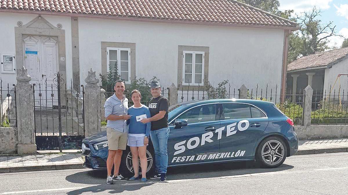 La ganadora del coche que sorteó Soutolongo.