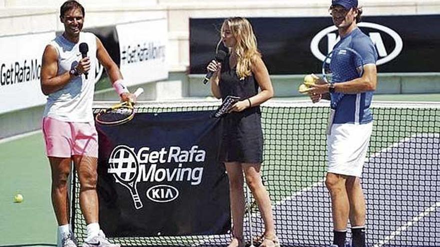 Rafel Nadal y Carlos Moyá, ayer tras la firma con KIA.