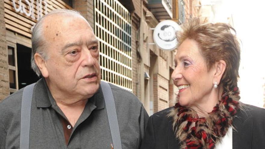 García y Pepita en un paseo por Murcia