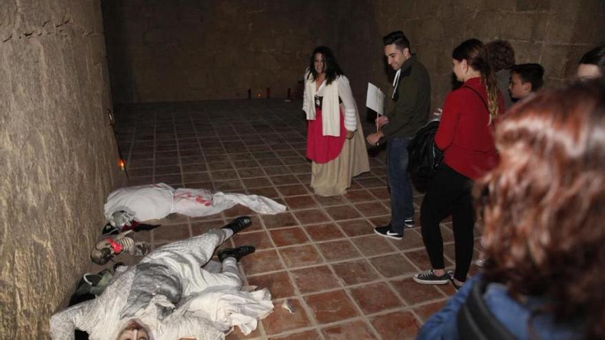 Una de las representaciones de la Noche de Terror en el Palacio Guevara de Lorca.