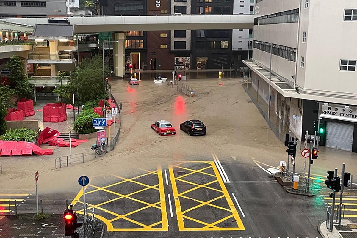 Hong Kong, gravemente inundado por el mayor temporal en 140 años