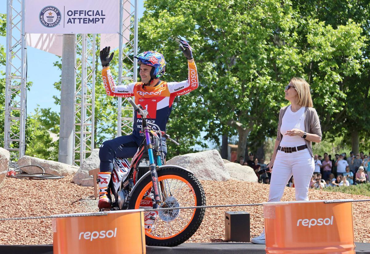 Totes les fotos de Toni Bou establint un nou Rècord Guinness a la seva rotonda de Piera