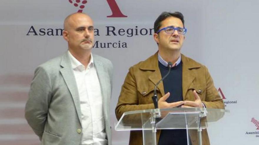 David Sánchez y Juan Carrión en la Asamblea.