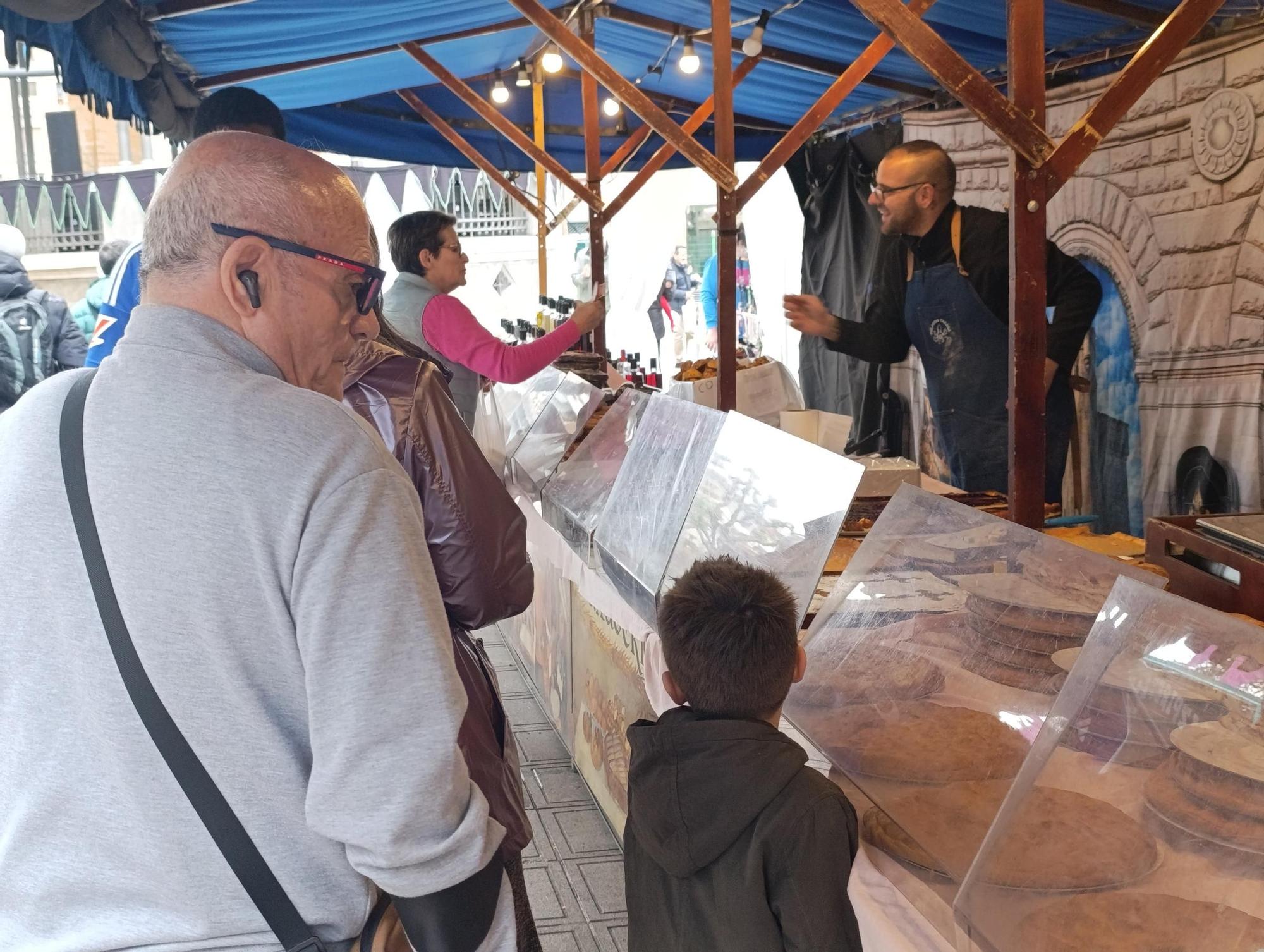 La Pola se llena de Güevos Pintos