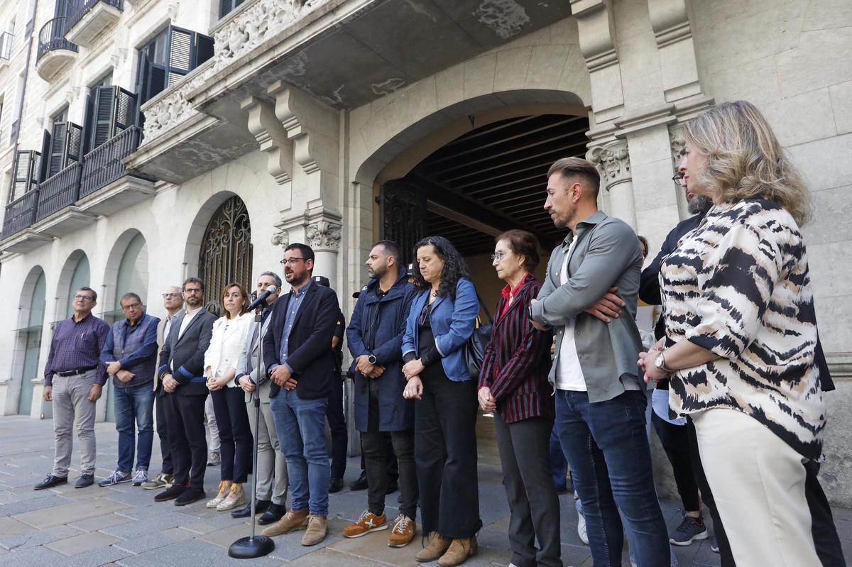 Minuto de silencio en Girona por los turistas catalanes asesinados en Afganistán