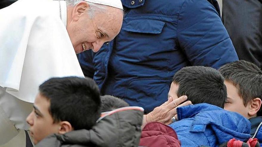 El Vaticà nega la notícia que el papa Francesc té un tumor benigne al cervell