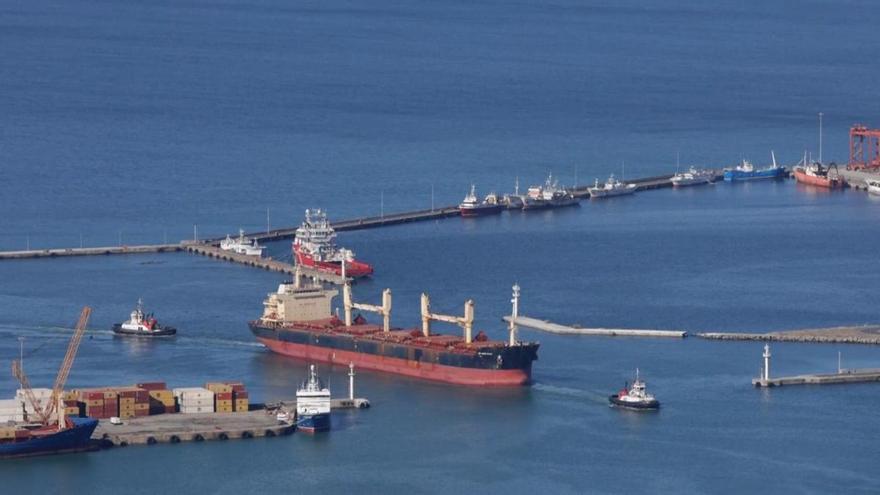 Buques esperan en Ciudad del Cabo por cierre del estrecho de Ormuz