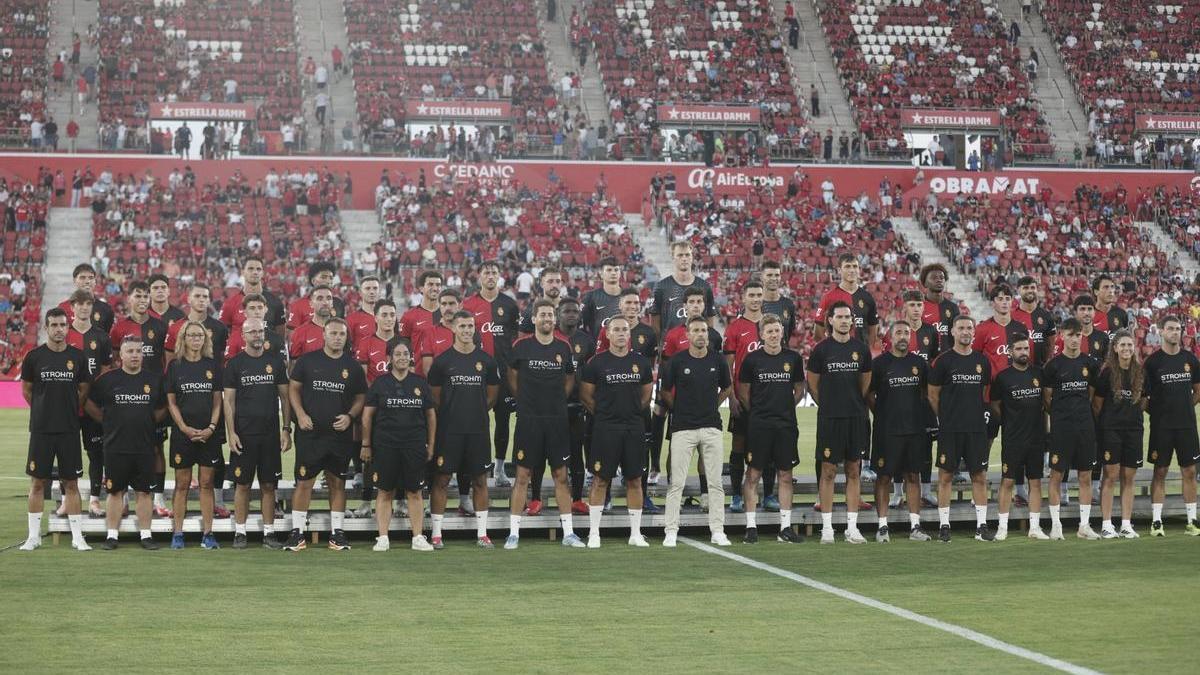 Foto de familia de la plantilla del Real Mallorca 2026/27