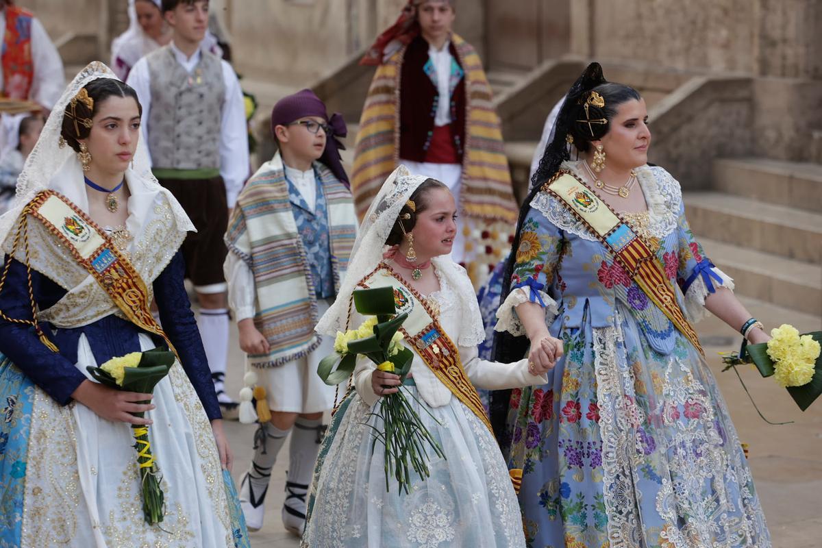 Todas las fotos de la Ofrenda del 18 de marzo por la calle San Vicente hasta la 17:30 horas Todas las fotos de la Ofrenda del 18 de marzo por la calle San Vicente hasta la 17:30 horas