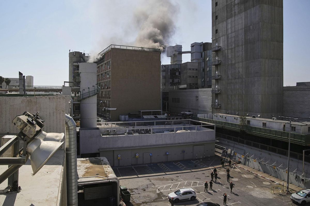 Un misil iraní impacta contra el hospital de Soroka en el sur de Israel