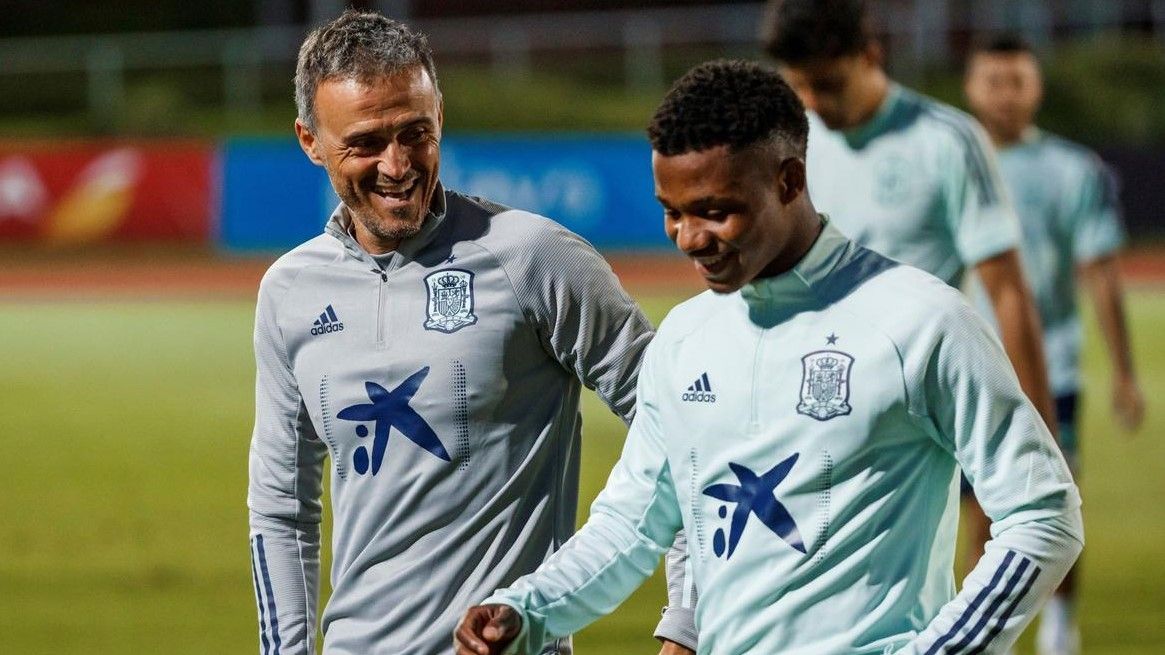 Luis Enrique y Ansu, en un entrenamiento de la selección.