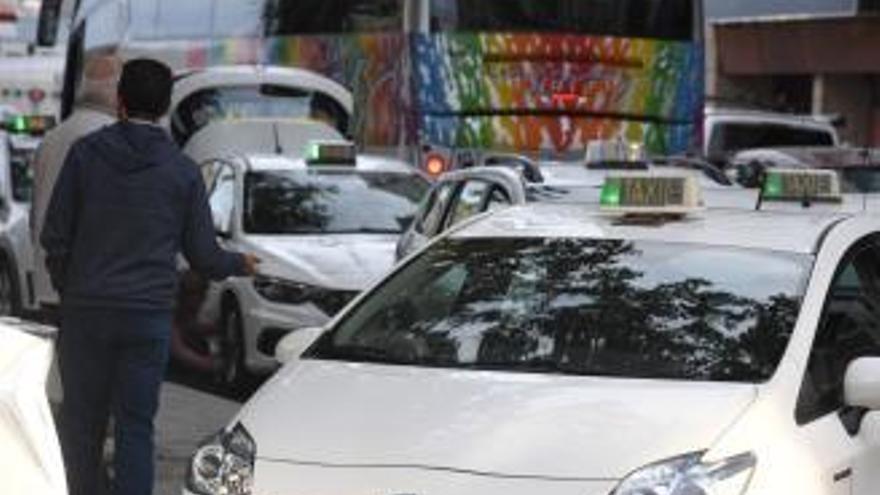 Taxis en una parada de A Coruña.