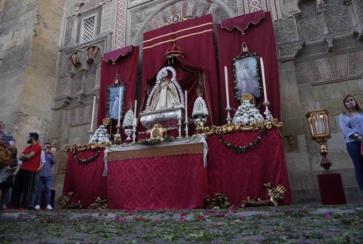 El Corpus recorre las inmediaciones de la Mezquita-Catedral