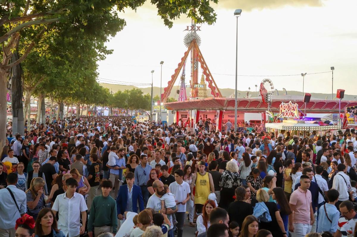 La calle del Infierno, uno de los puntos neurálgicos de la Feria de Córdoba.