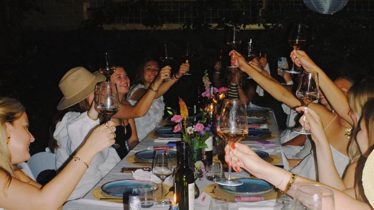 Comidas y cenas de verano: claves para ahorrar sin renunciar a una buena mesa.