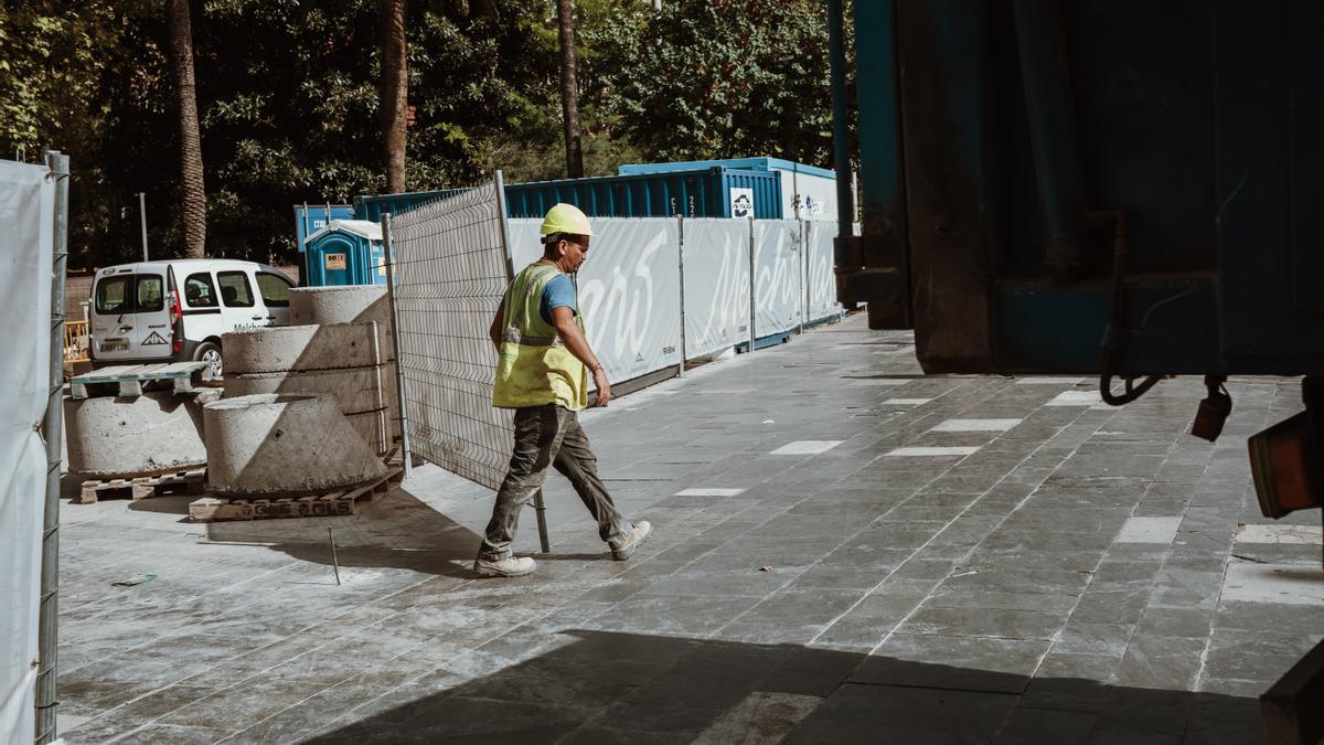 Obras en la plaza de España este julio.