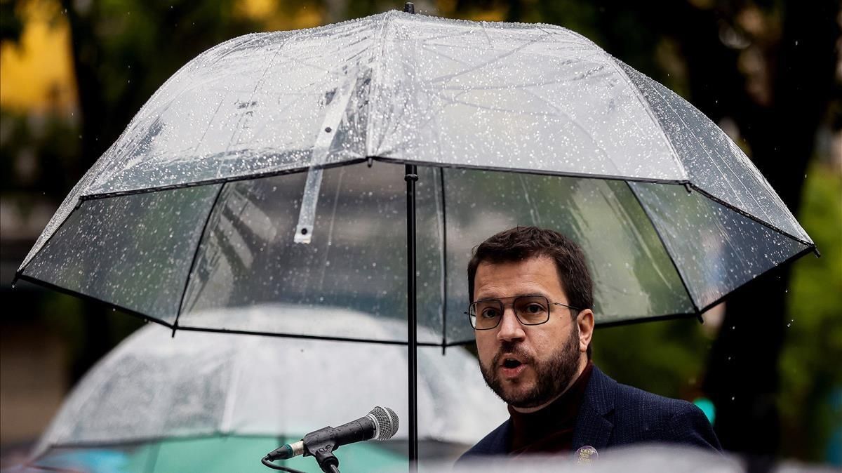 BARCELONA  01 05 2021 - El vicepresidente del Govern en funciones  Pere Aragones  interviene en el acto de homenaje a Francesc Layret con motivo del 1 de mayo  EFE Quique Garcia