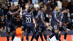 Los jugadores del Madrid celebran la sentencia durante el partido de vuelta de octavos de la UEFA Champions League que han jugado Manchester City y Real Madrid en Manchester, Reino Unido.